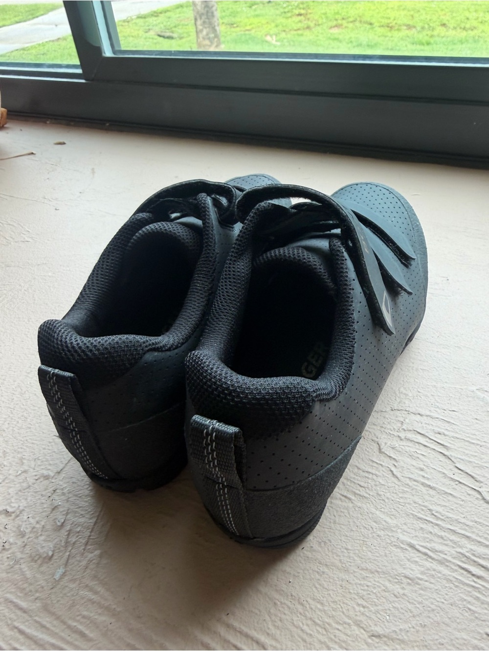 Bontrager Black Quantum Mountain Bike Shoes three-strap hook loop Closure SZ 6 - Picture 4 of 11